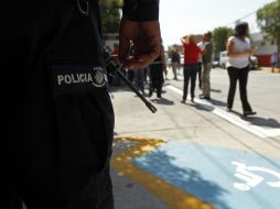 No apoyan volver a apostar oficiales a las afueras de bancos, debido a que ello sería tener a 390 elementos para las sucursales. ARCHIVO /