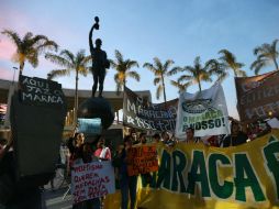 Manifestantes protestan contra la privatización del estadi Maracaná en plena visita del Papa al país. EFE /