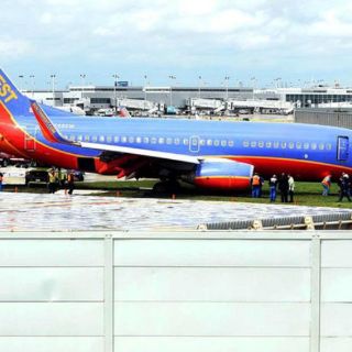 Avión aterriza en Nueva York sin tren de aterrizaje delantero