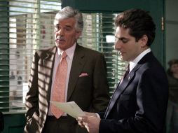 Dennise Farina (i) saltó a la fama por su interpretación en ''La Ley y el Orden''. ARCHIVO /