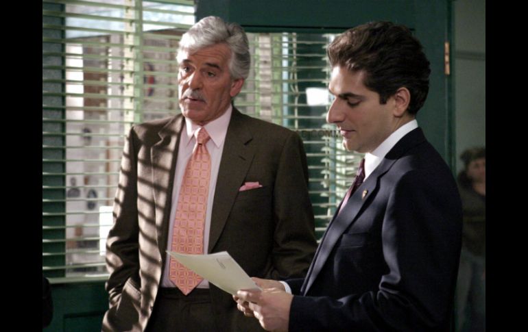 Dennise Farina (i) saltó a la fama por su interpretación en ''La Ley y el Orden''. ARCHIVO /