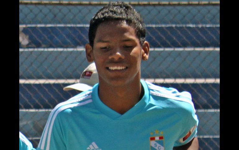 Los restos del defensor central Yair Clavijo, de 18 años, serán velados en el estadio de su club. AFP /