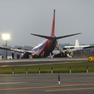 Suman 10 heridos en avión que aterriza de emergencia en NY