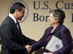 El secretario de Gobernación, Ángel Osorio Chong, en una reunión de trabajo con la secretaria de Seguridad Interna de los EU. ARCHIVO /