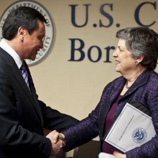 Secretaria de EU visita frontera con México