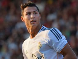 Cristiano Ronaldo seguirá vistiendo la playera del cuadro blanco, asegura el mandamás de la institución. AFP /