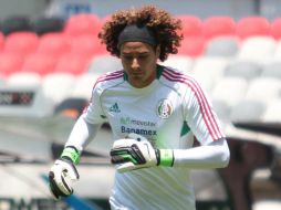 El seleccionado mexicano continuaría en la liga francesa. ARCHIVO /