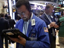 El indicador estrella de la Bolsa de Nueva York finaliza con ganancias impulsado por los resultados de United Technologies y DuPont. ARCHIVO /