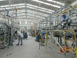 La mayor parte de los capitales externos se canalizará al sector manufacturero, según Funtanet. ARCHIVO /