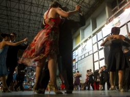 Habrá tango de salón que se le conoce como un tango al piso y tango acrobático: Cervantes. ARCHIVO /
