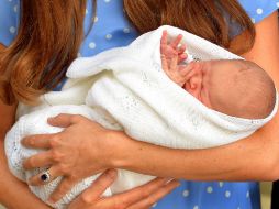 Los duques de Cambridge, Guillermo y Catalina, han llamado Jorge Alejandro Luis a su primer hijo. AFP /