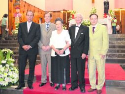 FAMILIA. Carmen Ramos y José Gutiérrez con sus hijos Alejandro, Eduardo y Héctor. EL INFORMADOR /