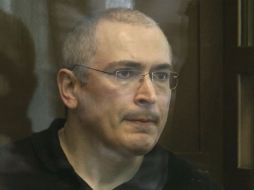 El exmagnate petrolero ruso, Mijaíl Jodorkovski, atiende durante una sesión celebrada en el Tribunal de Moscú, en  2011. ARCHIVO /