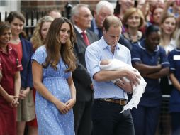 Los duques de Cambridge pasarán las próximas dos semanas alejados del ojo público, disfrutando de su bebé. ARCHIVO /