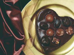 Algunas personas atribuyen al chocolate efectos afrodisiacos. ARCHIVO /