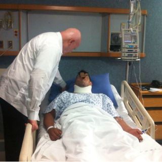 Mondragón visita a federales heridos en Michoacán