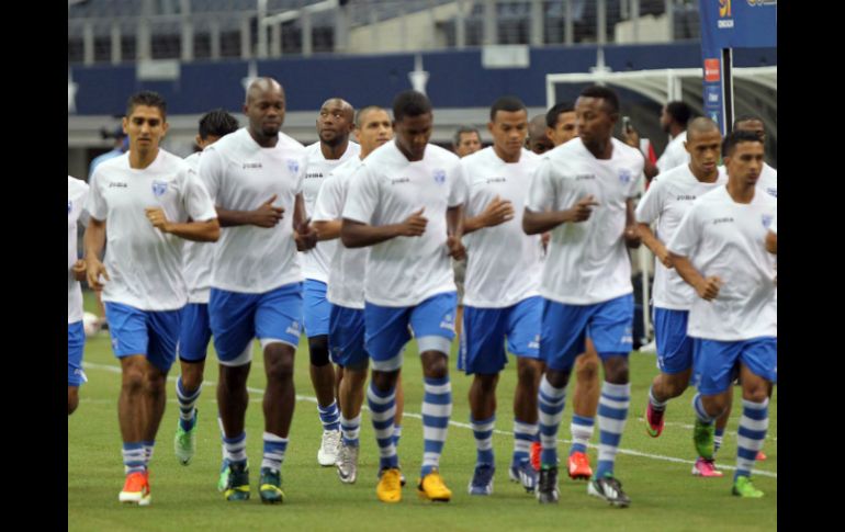 La selección de Honduras tomará todo lo positivo que dejó la Copa Oro para su duelo eliminatorio frente a México. ARCHIVO /