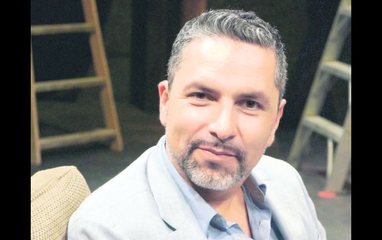 Complemento. Uriel asegura que su visión como crítico ha jugado a favor de sus producciones en teatro o cine. ESPECIAL /