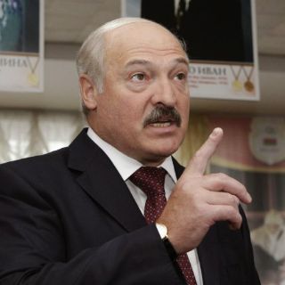 Rusia no debe dar más vueltas a caso Snowden: Lukashenko