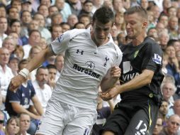 Se dice que el galés Bale (i) habría ya aceptado la oferta del club español. ARCHIVO /