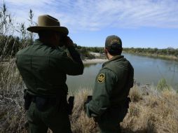 Los agentes habían seguido pisadas cerca del río y alcanzaron a llegar a tres de ellos. ARCHIVO /