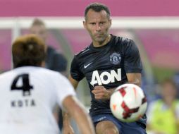 La gira por Asia no ha dado buenos resultados al monarca inglés. AP /