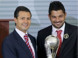 El Primer Mandatario convive con los jugadores, siete meses después de ganar el título. NTX /