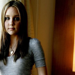 Amanda Bynes permanecerá más días en el hospital