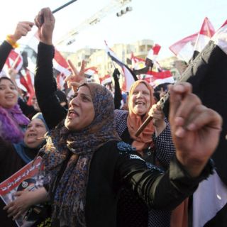 Justicia egipcia ordena detener a Morsi