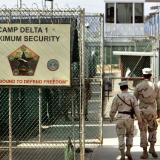 EU anuncia repatriación de dos detenidos en Guantánamo