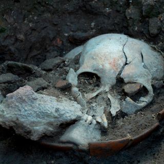 Descubren ofrenda en Zona Arqueológica de Tlatelolco