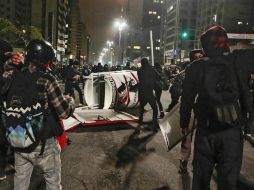 Inicialmente, la protesta fue pacífica pero después se tornó violenta por lo que la policía de Sao Paulo utilizó la fuerza. AFP /
