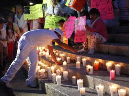 Los familiares de los desaparecidos se reúnieron en las escalinatas del Ángel de la Independencia. ARCHIVO /