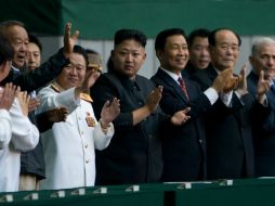 Kim Jong-un (c) captado en uno de los actos conmemorativos del aniversario del fin de la guerra. AFP /