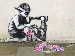 ''Slave Labor (bunting boy)'' decoraba una pared de una tienda en las calles de Londres, tomado de www.banksy.co.uk. ARCHIVO /