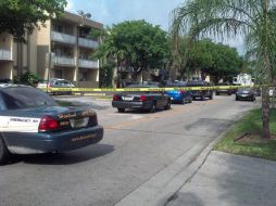 La policía resguarda la casa donde el sospechoso se atrincheró antes de ser abatido. ARCHIVO /
