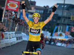 El velocista británico festeja su llegada a la meta en el final de la competencia 'Natour criterium'. AFP /