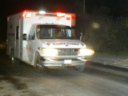 Tras el hallazgo una ambulancia de la Cruz Roja y personal de la Fiscalía acudieron para tomar nota de lo ocurrido. ARCHIVO /