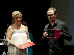 El cineasta Darren Aronofsky recibió la Cruz de Plata en reconocimiento a su trabajo. EFE /