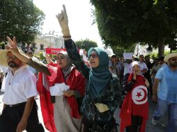 Los manifestantes son dispersados por las autoridades con gases lacrimógenos. ARCHIVO /