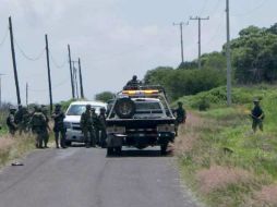 Elementos del Ejército resguardan la zona para comenzar con las investigaciones correspondientes. AGENCIA ESQUEMA  /