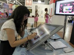 El IPN pretende que la indumentaria sea capaz de adaptarse al clima y medir la presión o el nivel de glucosa del portador. NTX /