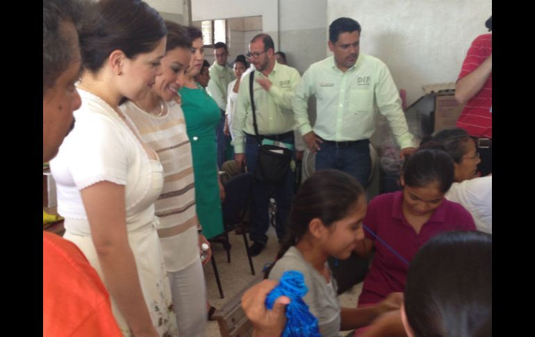 Las 228 becas otorgadas a niños y adolescentes consisten en monederos electrónicos por la cantidad de dos mil pesos cada uno.  /