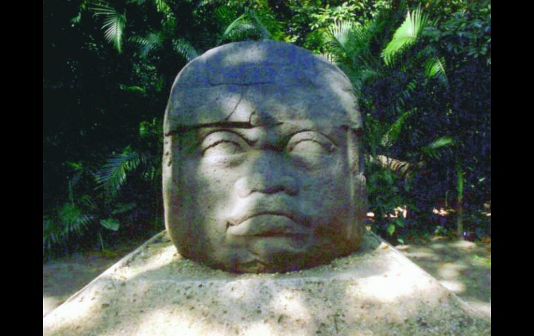 La exhibición se conforma por piezas arqueológicas, entre las que destacan estelas, altares y cabezas monumentales. ARCHIVO /