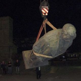 Indignación por planes de restaurar monumento a Stalin