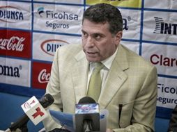 El seleccionador hondureño Luis Fernando Suárez en conferencia de prensa. ARCHIVO /