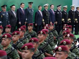 Peña Nieto, en la entrega de menciones honoríficas a las unidades y personal del Ejército, Armada y Fuerza Aérea Mexicana. ESPECIAL /