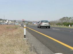 Autoridades recibieron el reporte de personas armadas a bordo de un vehículo sobre la carretera libre a Zapotlanejo. ARCHIVO /