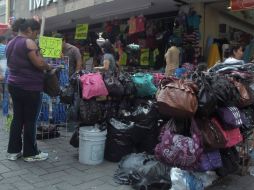 Implementarán programas de combate al comercio informal y la piratería. ARCHIVO /