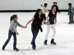 El patinaje es un ejercicio aeróbico que tiene como efecto inmediato unas hermosas piernas. ARCHIVO /